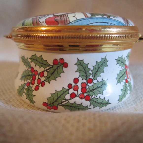 Enamel Trinket Box VICTORIAN CHRISTMAS  & Family - Picture 4 of 8